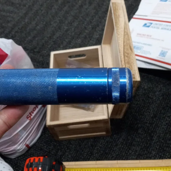 Mag lite flashlight 🔦 (just shy of 11 inches) - Picture 3 of 7